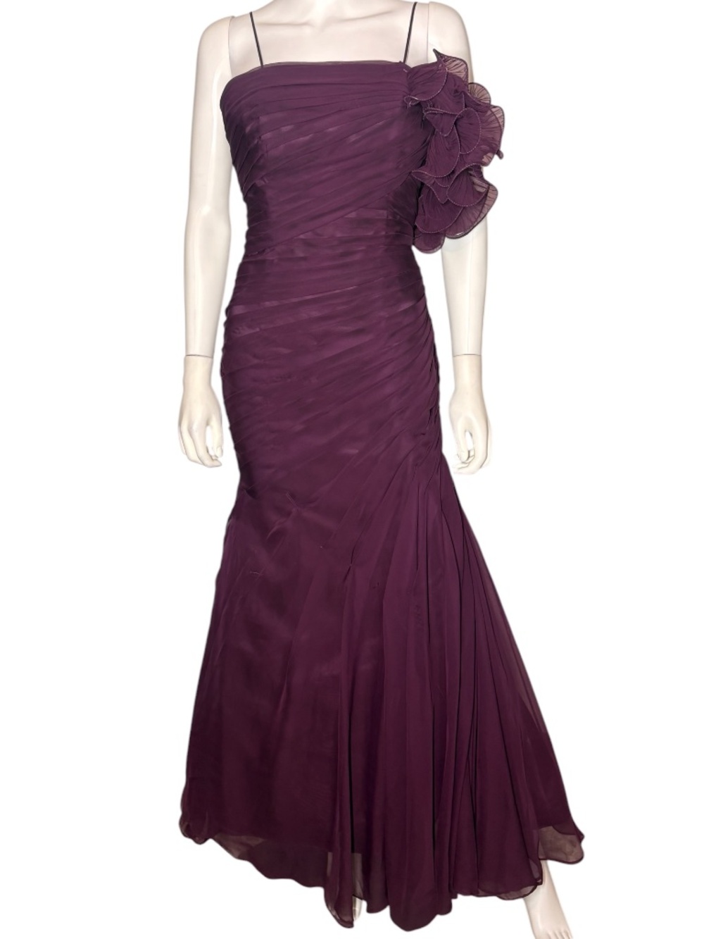 Veni Infantino Pleated Ruffle Gown - 10 🌟
